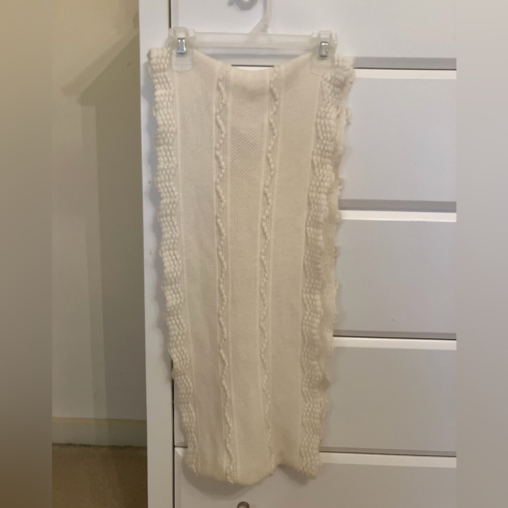 Women’s Cable-Knit Cream Infiniti Scarf